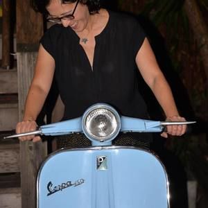 Meet your Posher, Emi